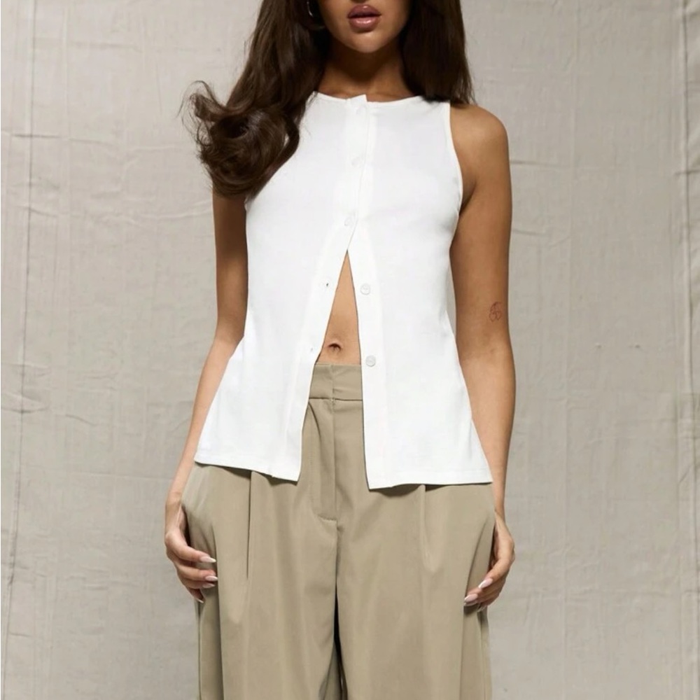 Black button front jersey sleeveless top, stretchy material - Picture 10 of 11
